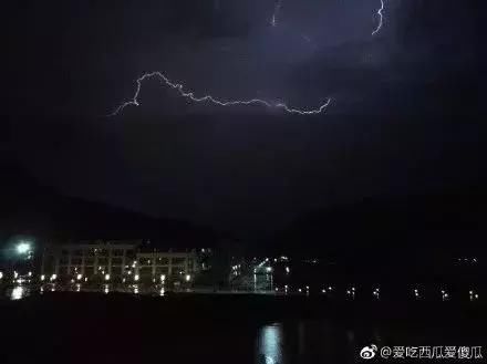 福州凌晨强降雨一小时下了670个西湖?
