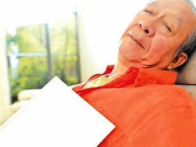 老年人出现这9个症状可能患上了甲减,如何正确