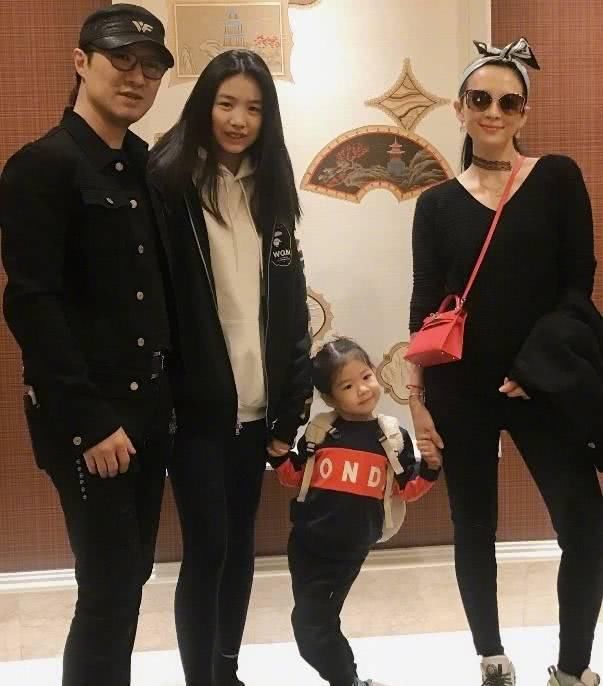 章子怡怀二胎了?网友:好惨章子怡今生就被汪峰