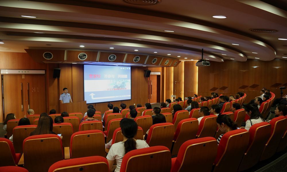 【家长志愿者服务队】警家校携手护畅,学生安