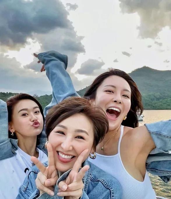 TVB一众当家花旦及高层参加苗侨伟中秋船party