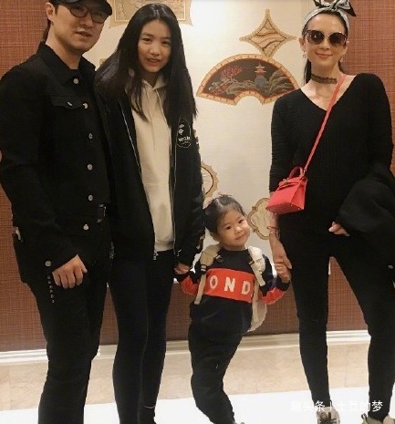 港媒曝章子怡怀二胎?坐等官宣