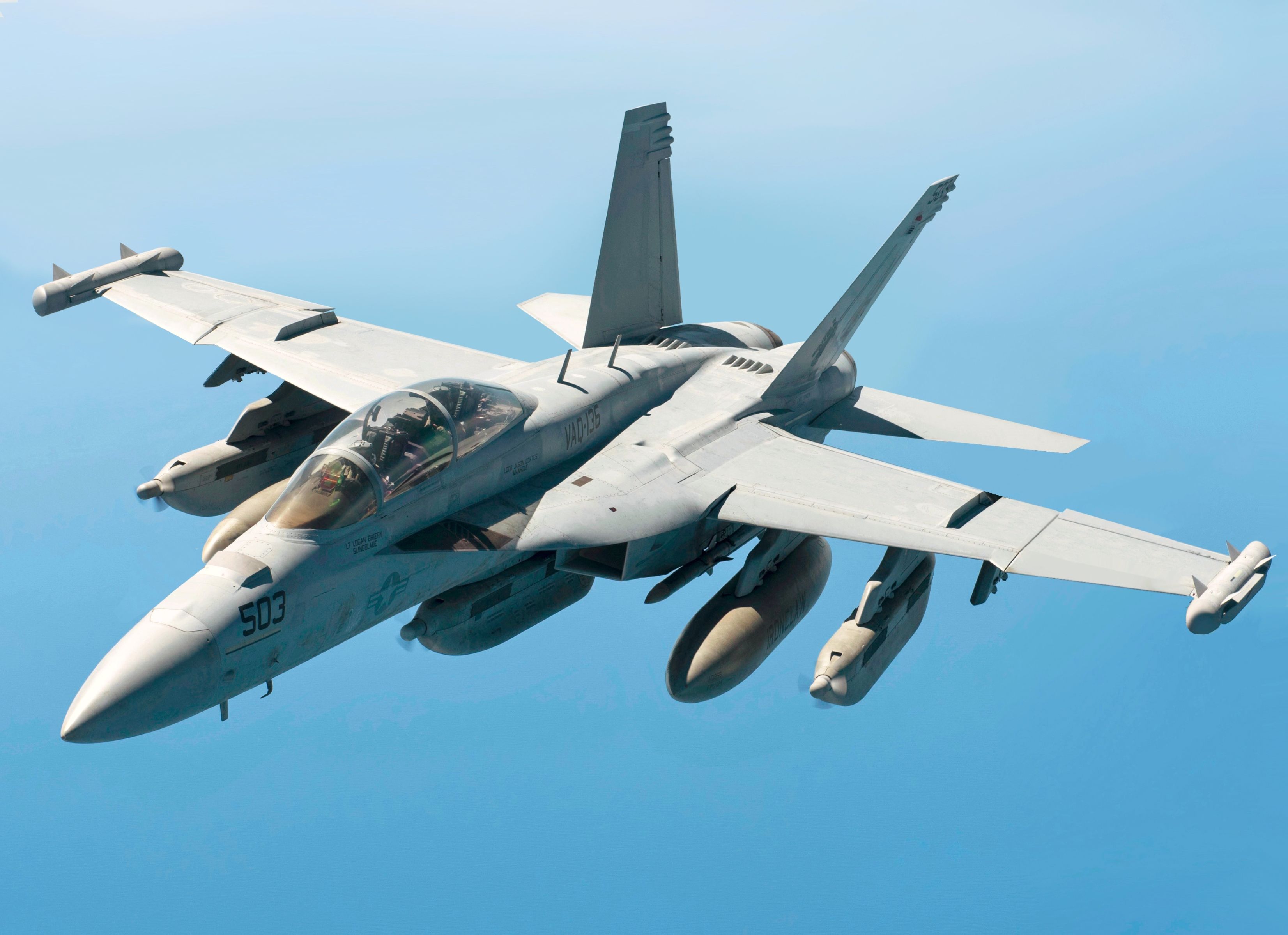 日本考虑引进EA-18G"咆哮者"电子战攻击机_【今日爆点】