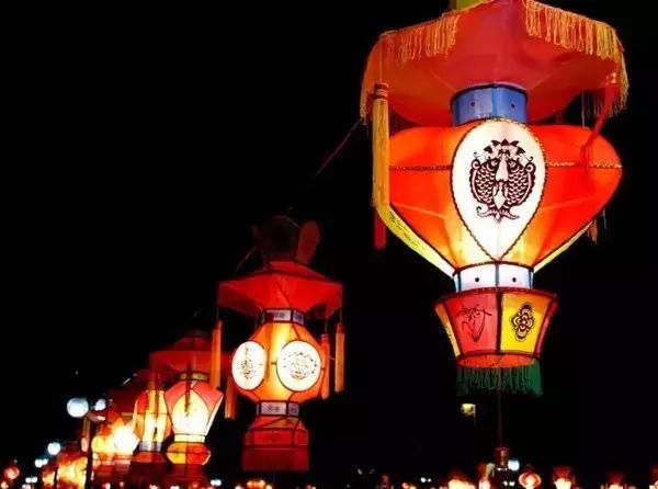 诗词里的中国丨元宵节丨千门开锁万灯明,正月