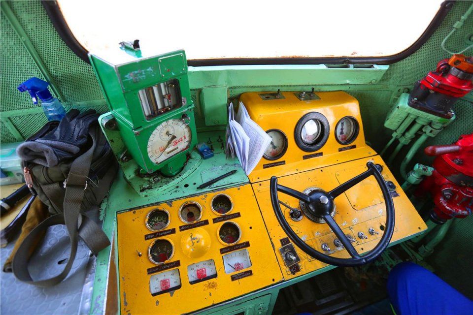 蒙古国火车司机开上中国新机头 有空调还能烧