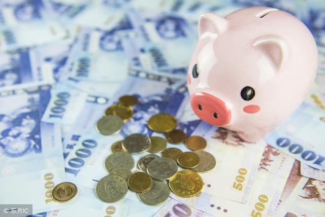 利用高利率水平，存入长期的定期存款，获取长期的较高的利息收益