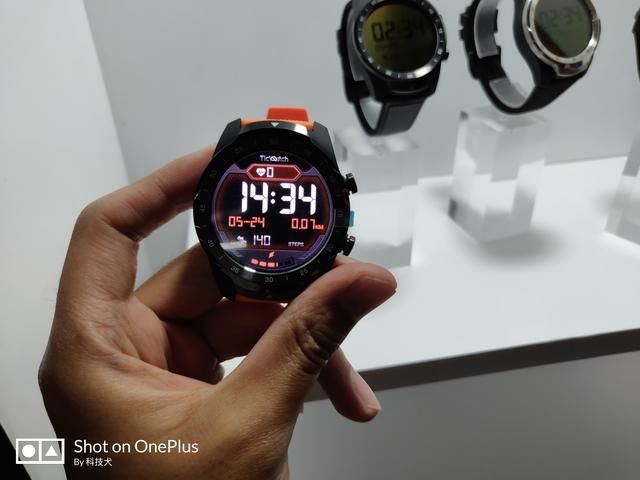 出门问问旗舰手表TicWatch Pro上手体验:智能