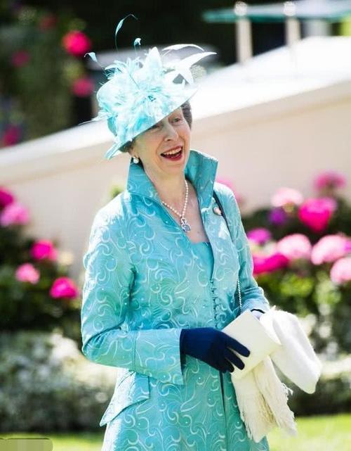 凯特梅根被英国人批懒还不给休产假,2018年王