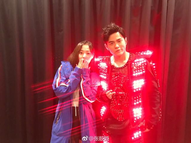 周杰伦开演唱会昆凌看世界杯,周董小舅子帅气