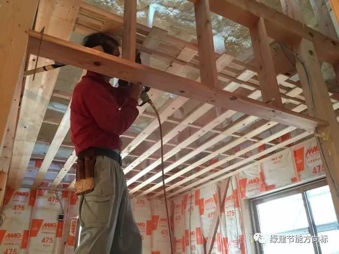 被动房采暖制冷新技术:地埋管新风系统节能建筑的建造过程分享