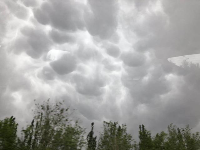 今年第一场冷涡雷雨袭击华北平原，北京石家庄更迎冰雹！