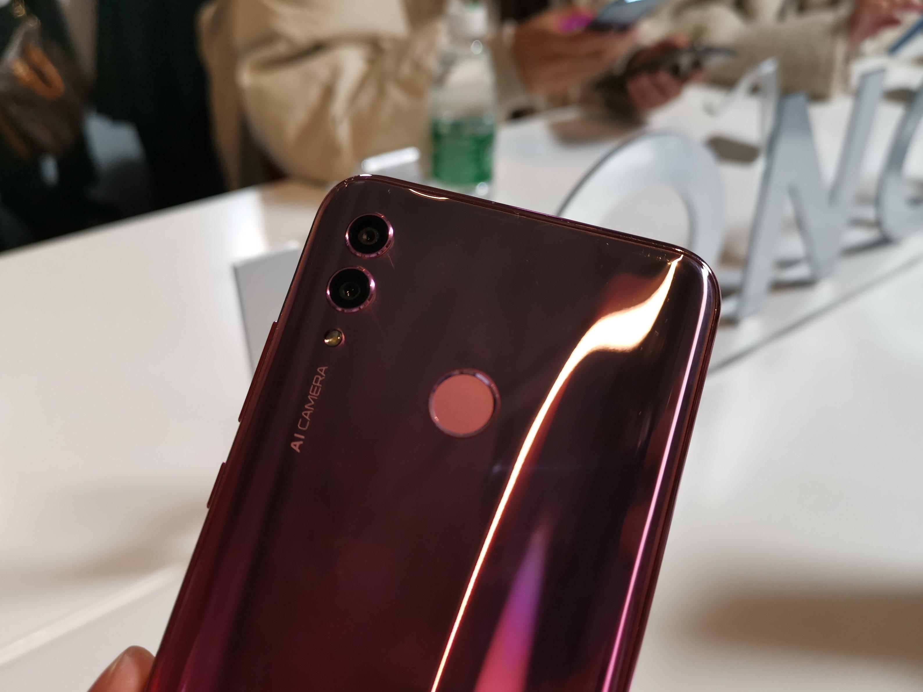 荣耀10青春版发布,该有的一样没有少,网友:千元