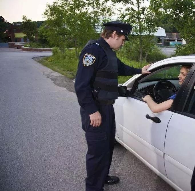 从江歌的不幸遭遇来看,中国留学生在加拿大应
