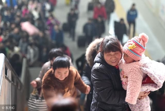 城市女孩跟男友回农村过年，因为送了一箱橘子，结果惹来了麻烦