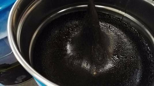 6人用废油渣加热提炼沥青油造成环境污染被起