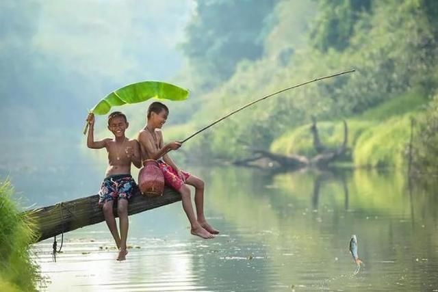 盛夏来临，气温太高难钓鱼，如何应对?此时钓鱼要注重这几种方法