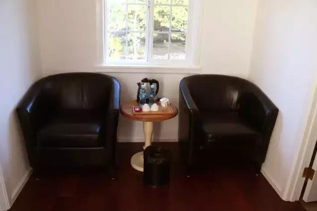 在浩瀚无际的库布其沙漠中，出现一个奇迹，一个海市蜃楼般的存在