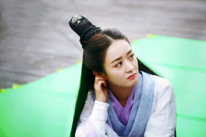 组图:赵丽颖代言新造型曝光 白色古装仙气翩翩