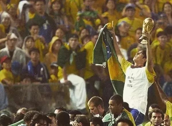 巅峰期的卡卡有多恐怖?1人打爆曼联,让梅西C