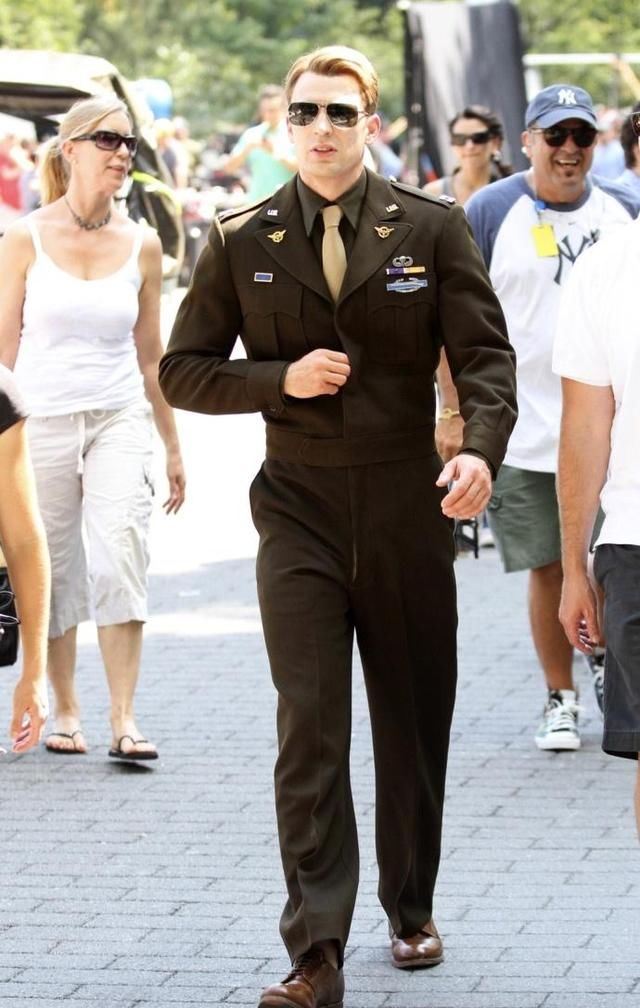 美国队长片场照登热搜,原来他不只是美国翘臀