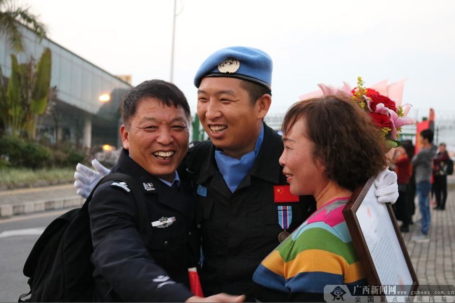燃情 | \＂广西战狼\＂载誉归来!“蓝盔战士”们，欢迎你们回家!
