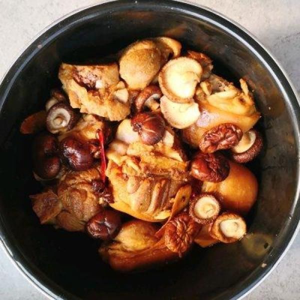 #硬核视频制作人#肘子炖猪菜谱大胃王吃鸭腿冬菇图片