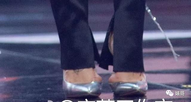 王子文诉苦脚残志坚,脱下高跟鞋,7个创可贴满