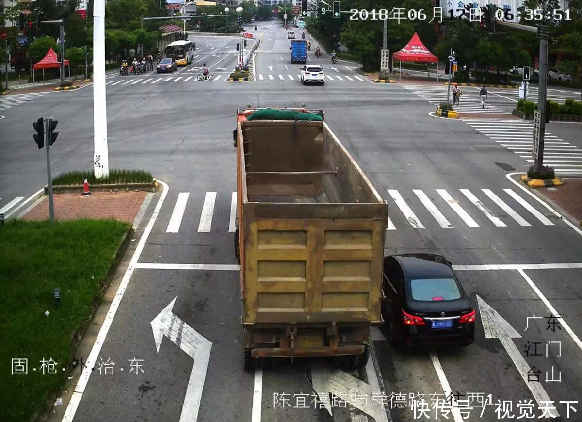 广东江门:奇葩司机马路中间睡大觉被拘留