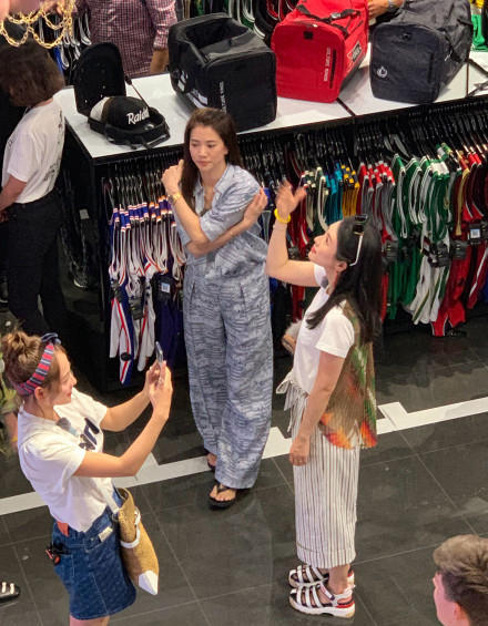 5辣妈澳洲录节目受欢迎 章子怡人气碾压谢娜袁