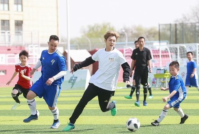 鹿晗:足球是我的朋友