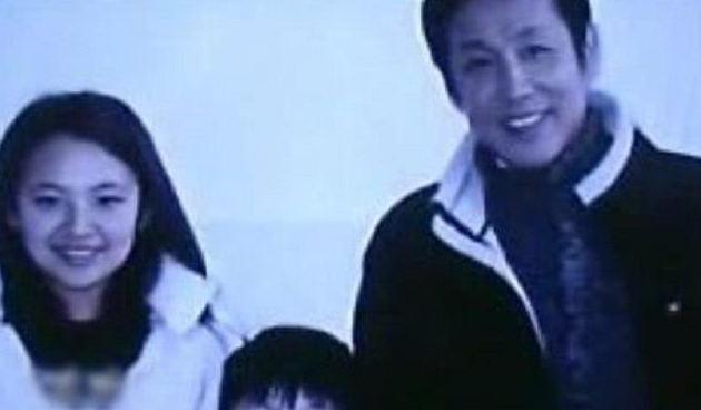 图集陈道明与32岁女儿陈格罕见同框,陈格戴黑