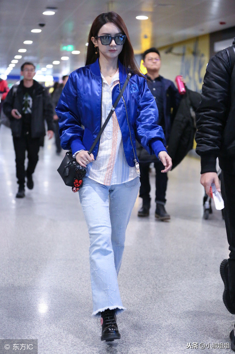 赵丽颖现身北京机场