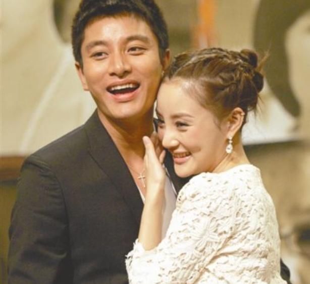 贾乃亮李小璐离婚坐实?贾乃亮节目玩游戏,动作