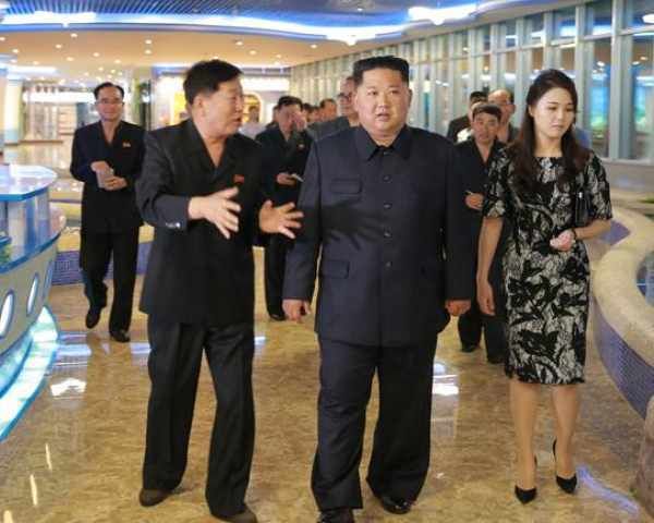 特朗普乘“空军一号”飞往新加坡与金正恩会晤