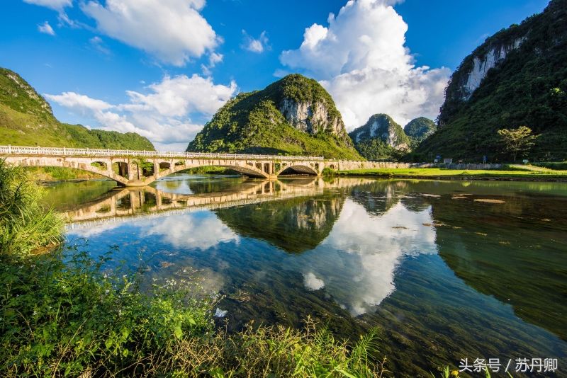 这里是摄影师的摆拍天堂，老人和牛是要付费的
