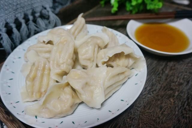 这两样蔬菜经常吃，用它们包饺子你试过吗?真好吃!