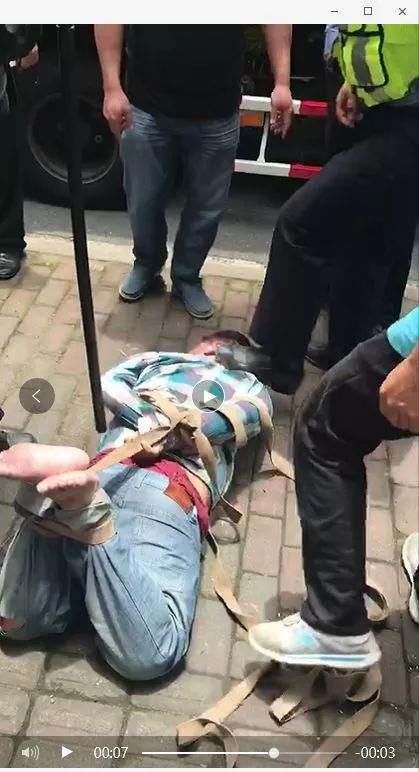 上海一男子持刀砍人,两小学生被砍身亡:生活很