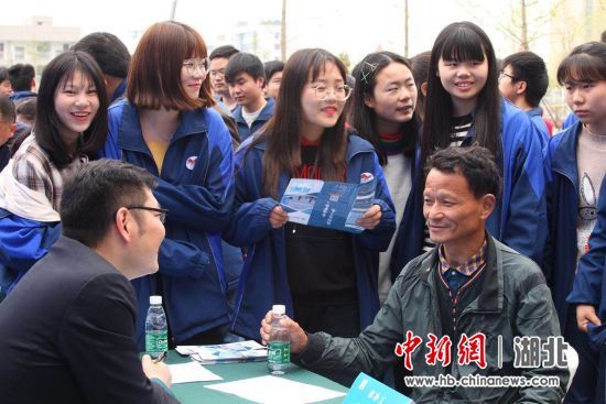 湖北首场装配式建筑工人招聘会在黄冈团风县举