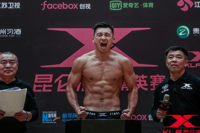 昆仑决精英赛称重:闫西波险大打出手,张立鹏誓