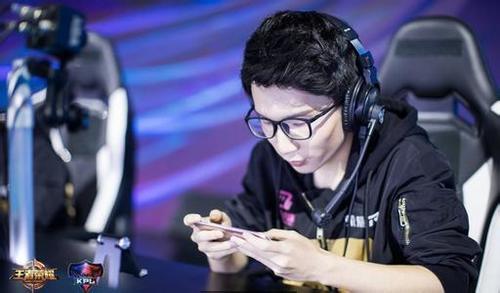 王者荣耀:剧情反转!BA小兽女友爆料称RNGM坐