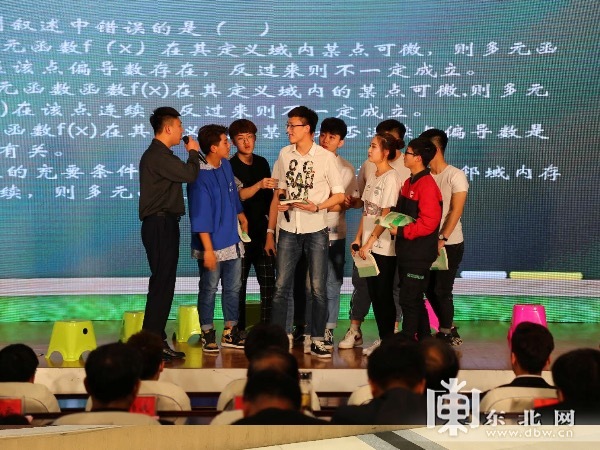 高校学生传承五四精神 演绎红色经典激扬青春