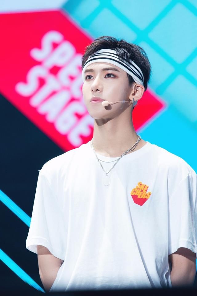 乐华七子NEXT巡演正式启程,新歌初舞台燃爆全