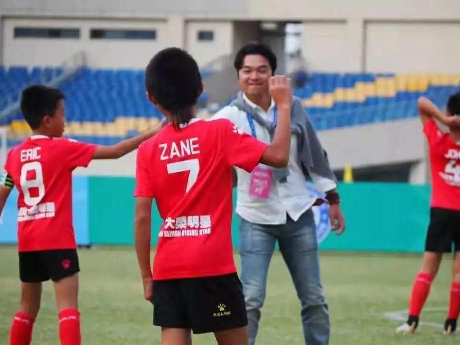这群少年就是深圳足球的黄金一代!