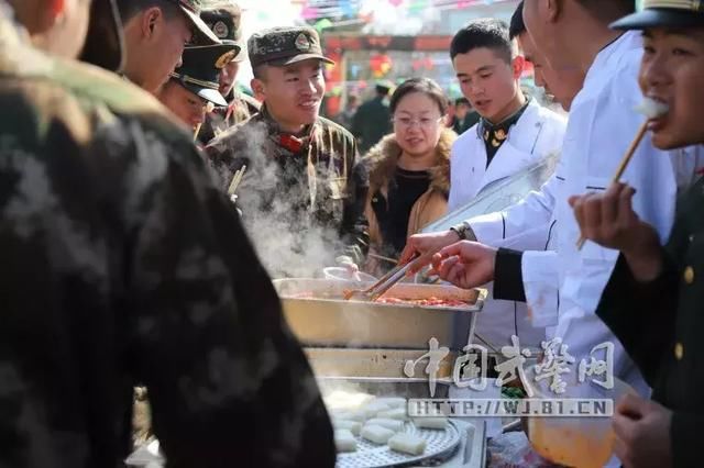 军营“美食一条街”,官兵吃啥都免费 “摊位”口味多好吃