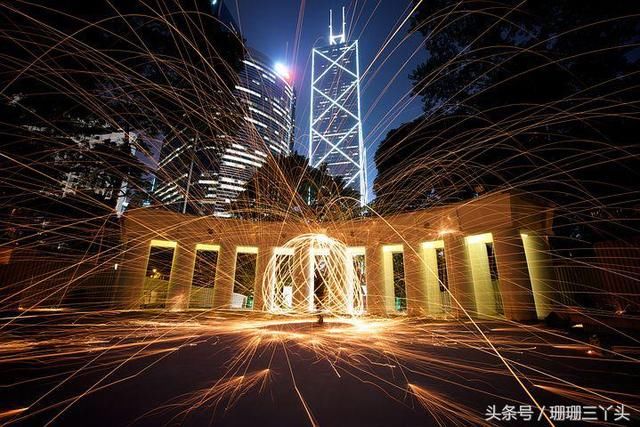 拿单反不用三脚架，也能手持轻松拍出漂亮夜景照片