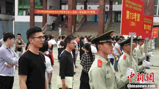 直击全军面向社会公开招考文职人员统一考试