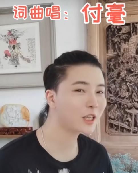 付笛声演出奔波不停，晒晚餐就吃萝卜干花生米，私下却开百万豪车