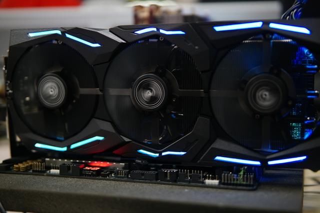 华硕玩家国度GTX 1070Ti显卡挑战2K分辨率《