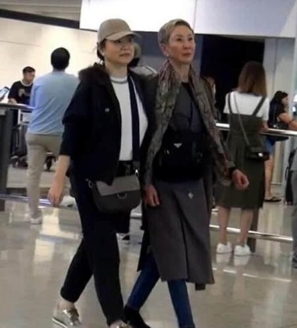 64岁林青霞与67岁施南生现身 气质出众堪称教