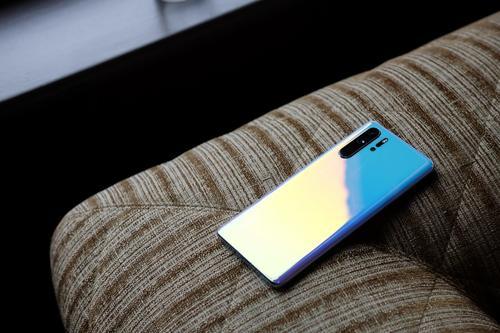 外媒评测华为P30 Pro:相机优秀屏幕一般,价格